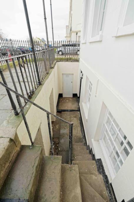 Stylish Beach Front Retreat 2 Bedrooms Herne Bay Exterior photo