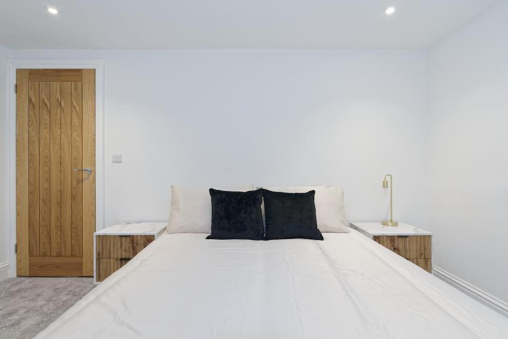 Stylish Beach Front Retreat 2 Bedrooms Herne Bay Exterior photo