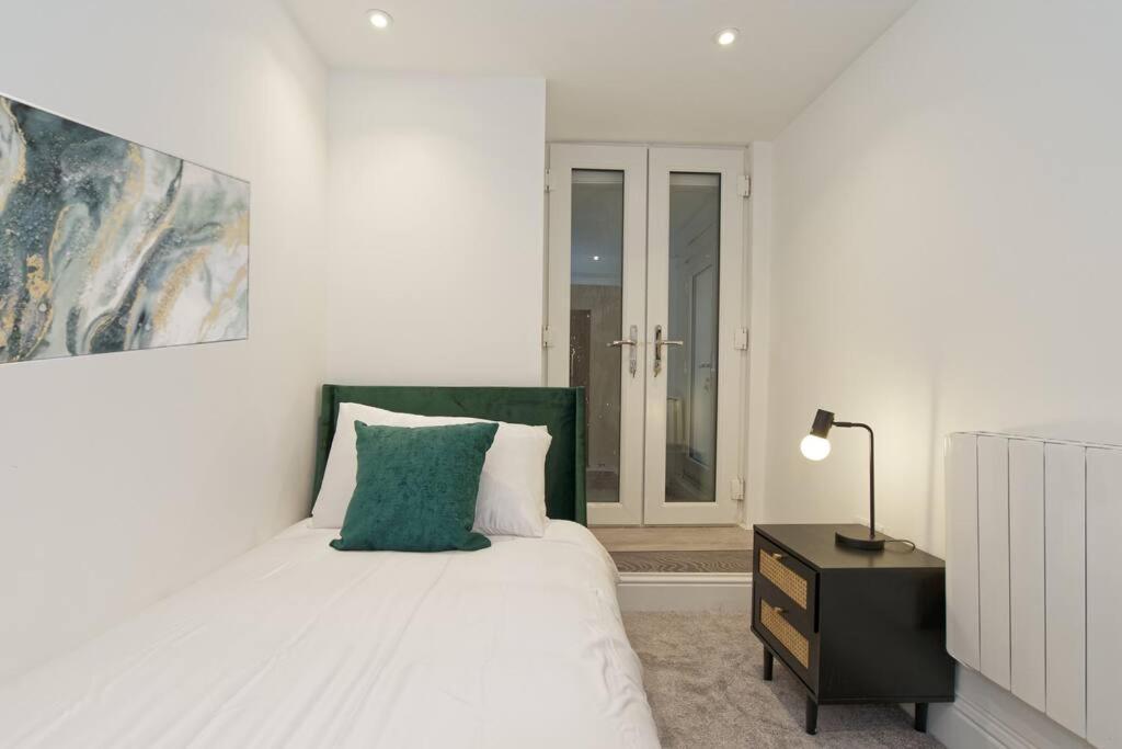 Stylish Beach Front Retreat 2 Bedrooms Herne Bay Exterior photo