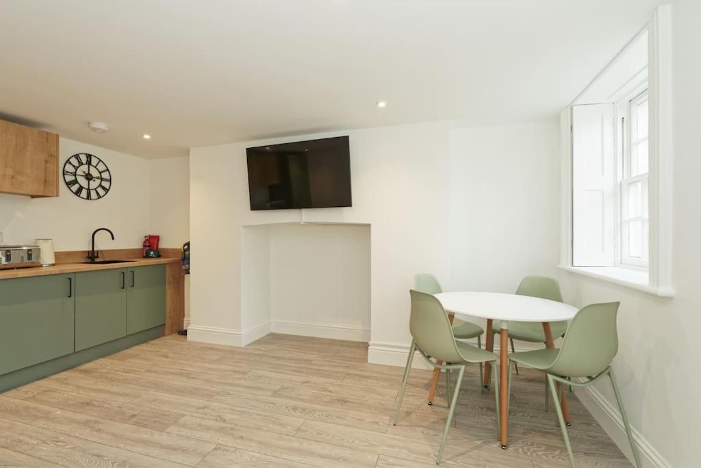 Stylish Beach Front Retreat 2 Bedrooms Herne Bay Exterior photo