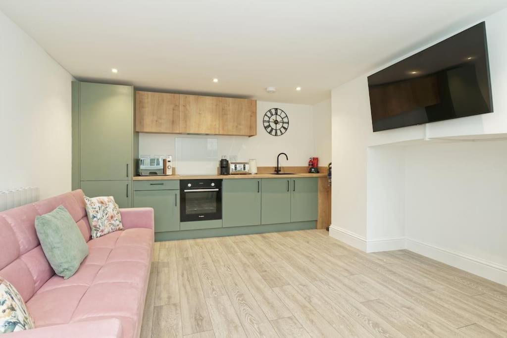 Stylish Beach Front Retreat 2 Bedrooms Herne Bay Exterior photo